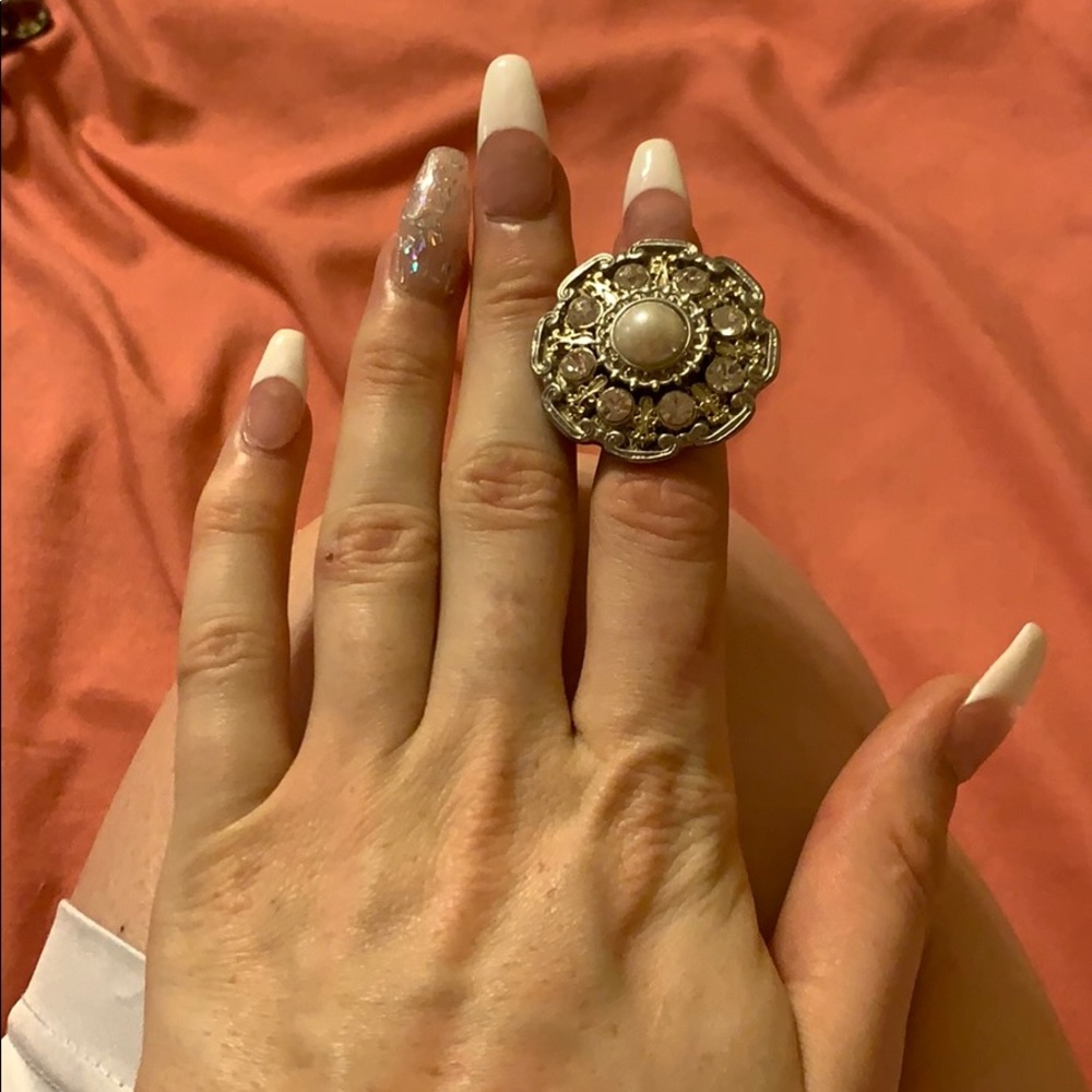 Pretty ring - Picture 3 of 3